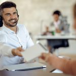 Como a integração de canais na Ouvidoria corporativa melhora a experiência do cliente?